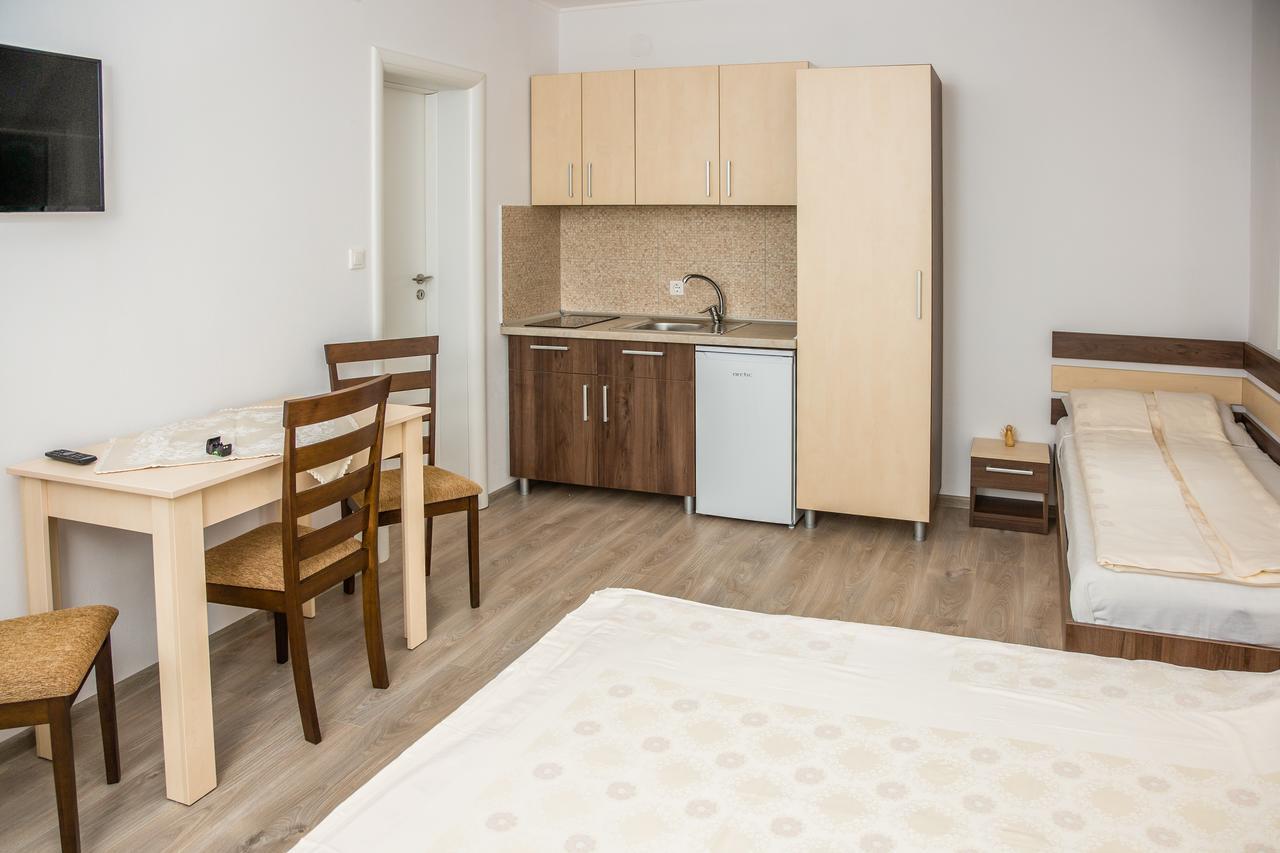 Salt Holiday Apartment Прайд Екстериор снимка